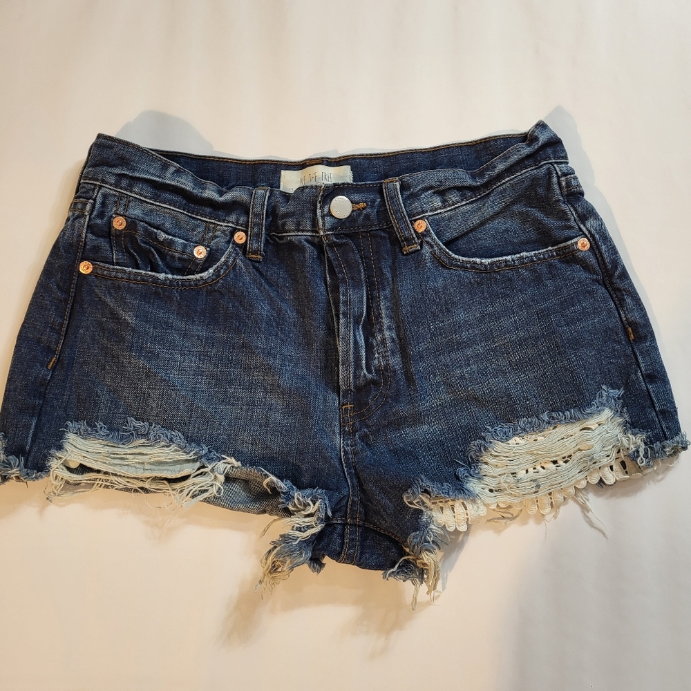 Free People Daisy Chain Distressed Lace Denim Cut Off Shorts SIZE 28 AVE…